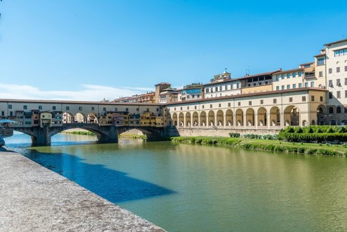 Vasari-Korridor und Ponte Vecchio in Florenz, Italien